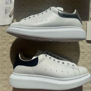 Alexander McQueen White and Black Wonen’s Sneakers